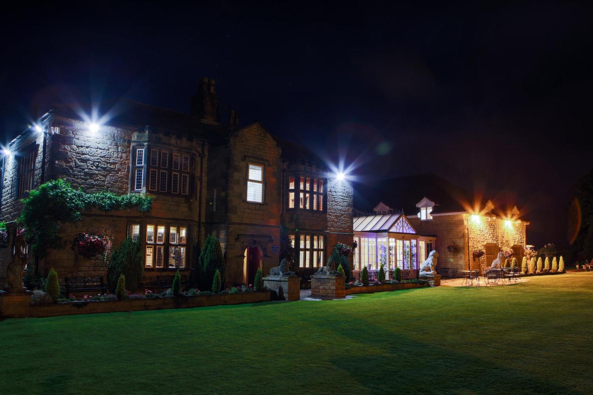 Rogerthorpe Manor Hotel Pontefract Exterior photo