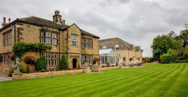 Rogerthorpe Manor Hotel Pontefract Exterior photo