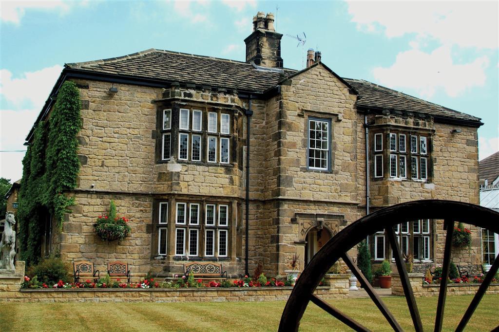 Rogerthorpe Manor Hotel Pontefract Exterior photo